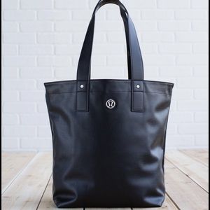 Black lululemon Mantra Tote